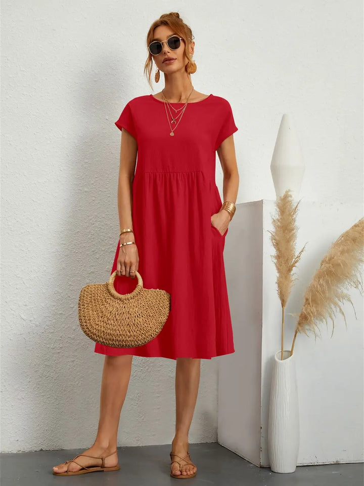 Chic women's midi dress with pockets, offering a comfortable and relaxed fit for versatile everyday wear.
