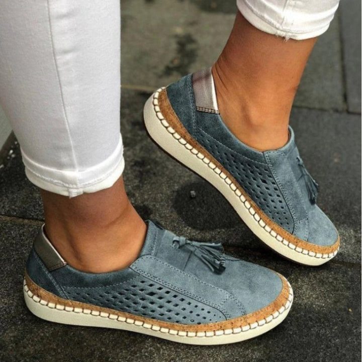 Casual women's slip-on shoes with orthopedic arch support, cork midsole & breathable upper for all-day comfort.
