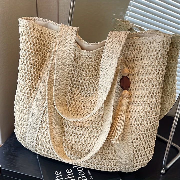 Women's fringe-detailed woven straw handbag, a perfect blend of style and summer functionality.